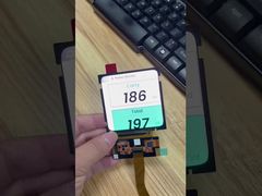 3,5-calowy elastyczny ekran AMOLED o rozdzielczości 980 x 980 punktów
